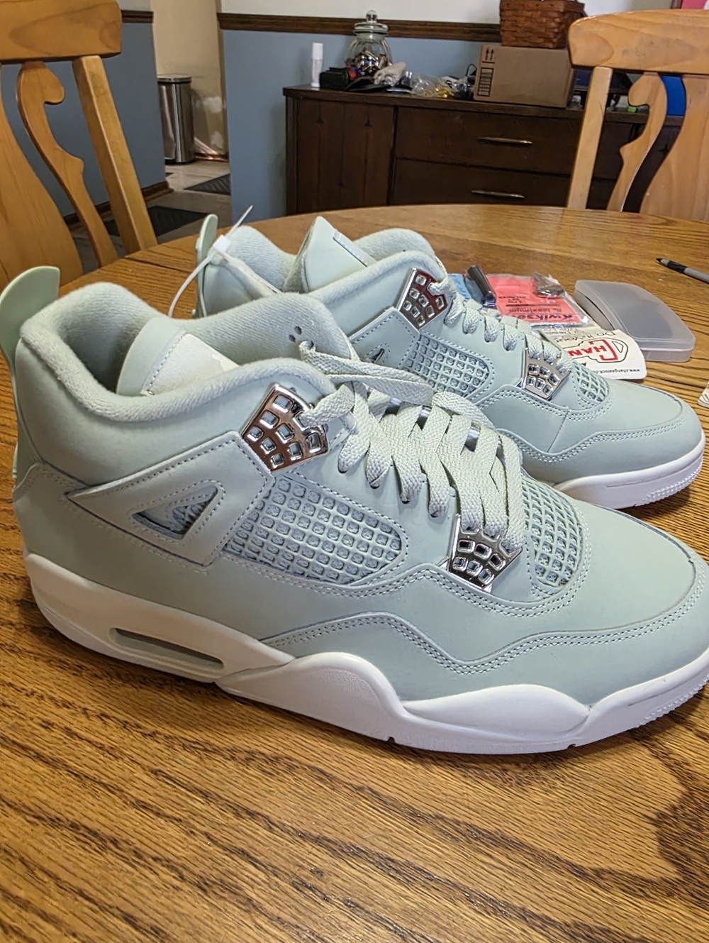 Jordan 4 Sea foam Green Athletic Sneakers with White Soles Size 10.5m/12w New!